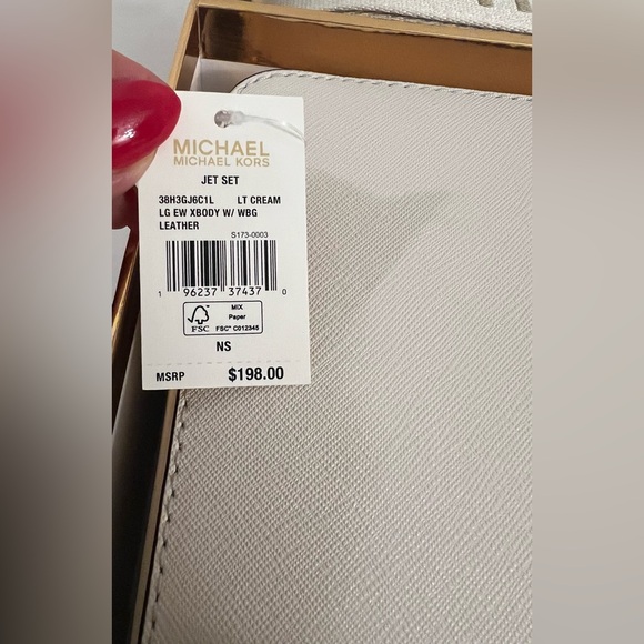 New MICHAEL KORS JET SET LG XBODY LEATHER CREAM BAG With Box - Picture 11 of 16